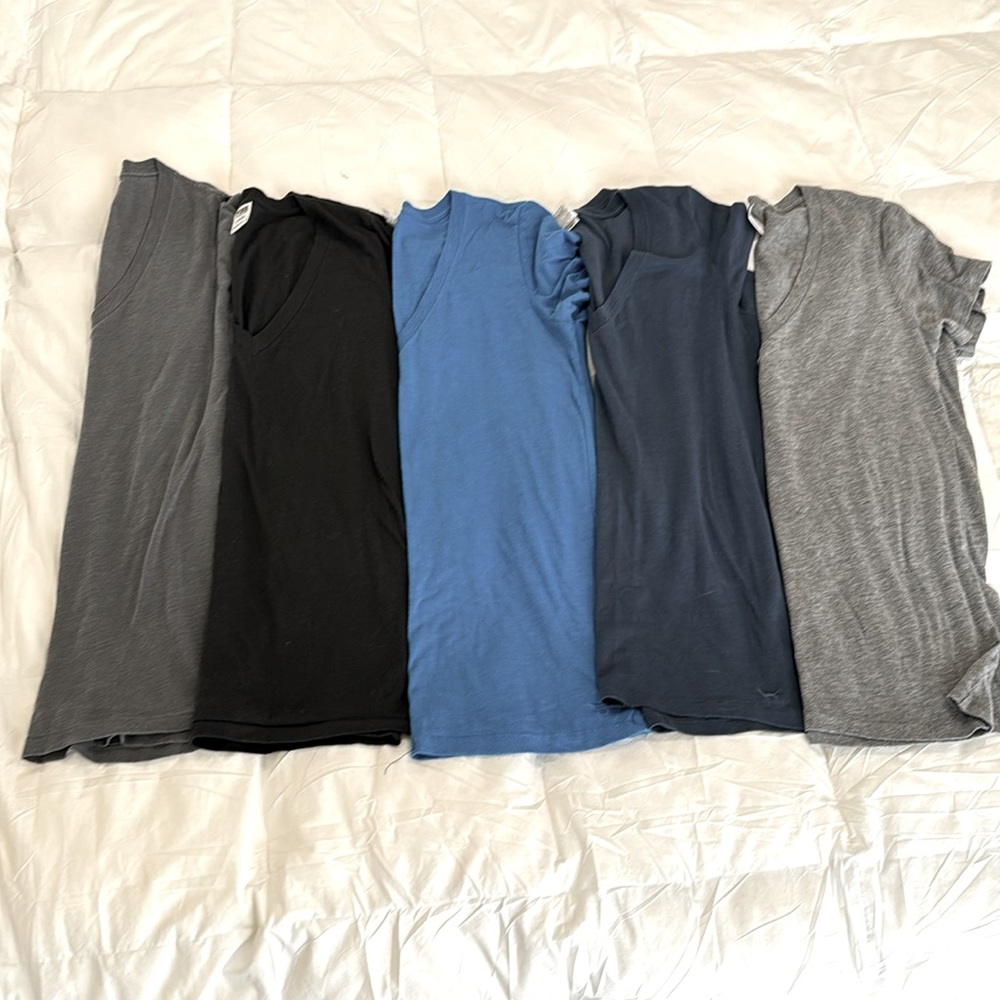 5 Pink Victoria Secret V-neck pack